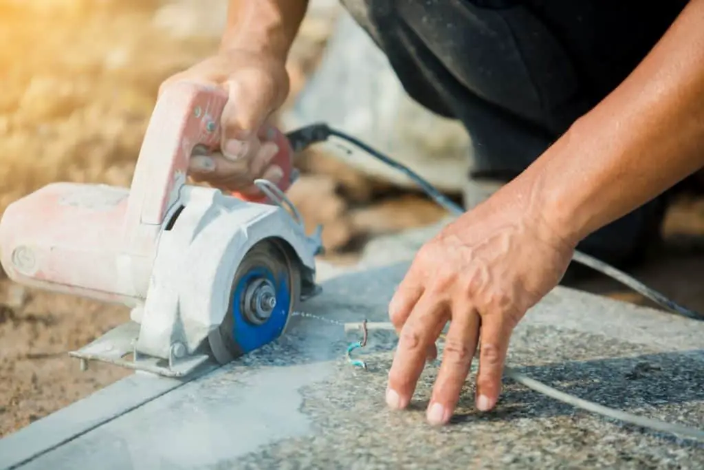 Handheld concrete saw