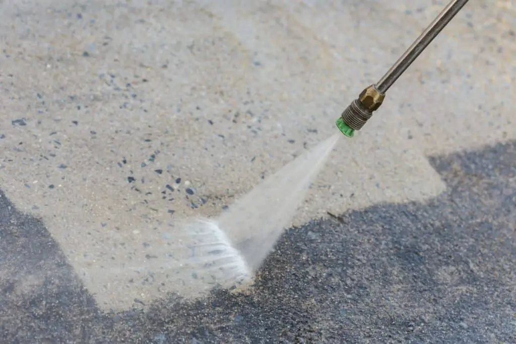 Cleaning concrete to remove discoloration