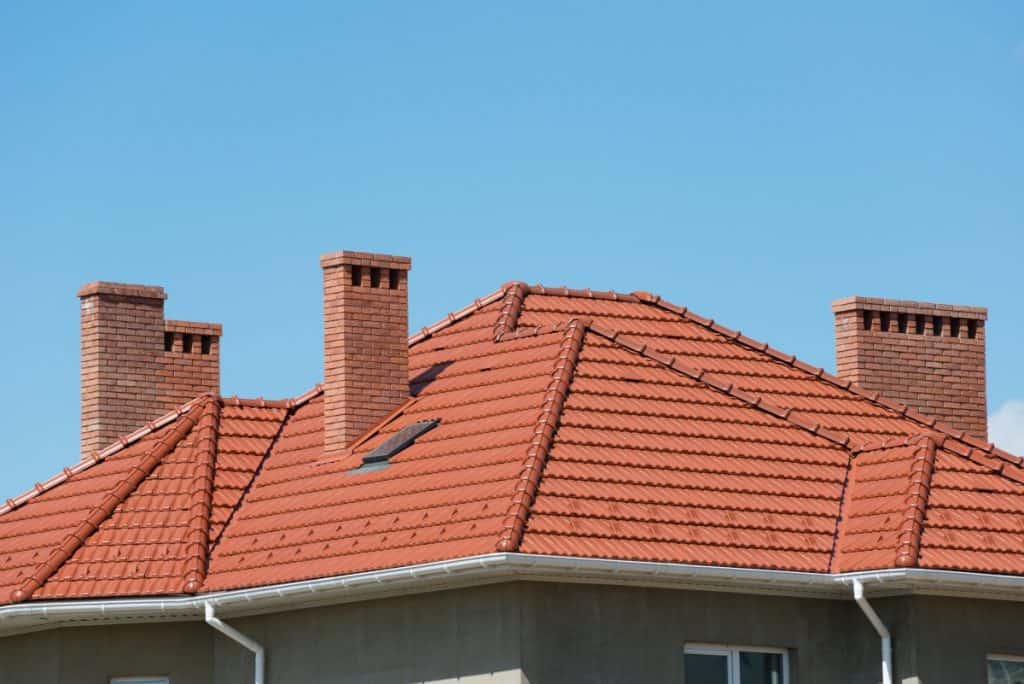 Roof with concrete tiles