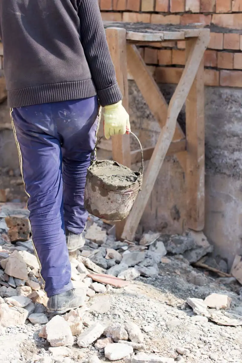 How to Mix Quikrete When You Don’t Have the Right Tools