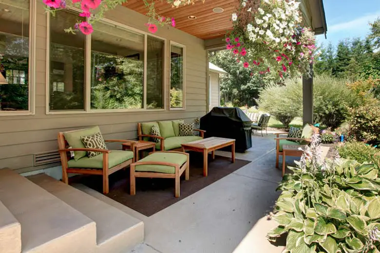 Outdoor rug on concrete patio