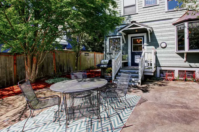 Outdoor rug on uncovered concrete patio